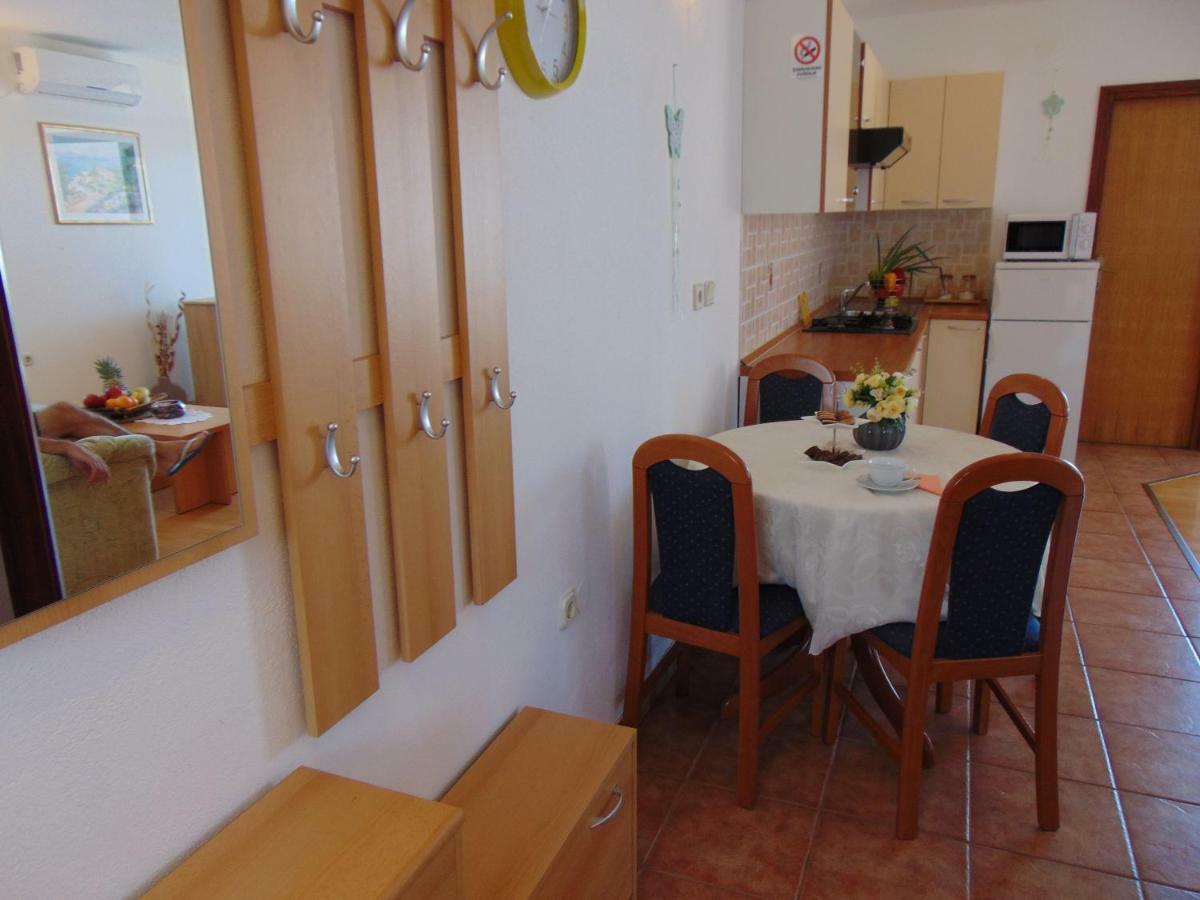 Apartment Mia Malinska Luaran gambar