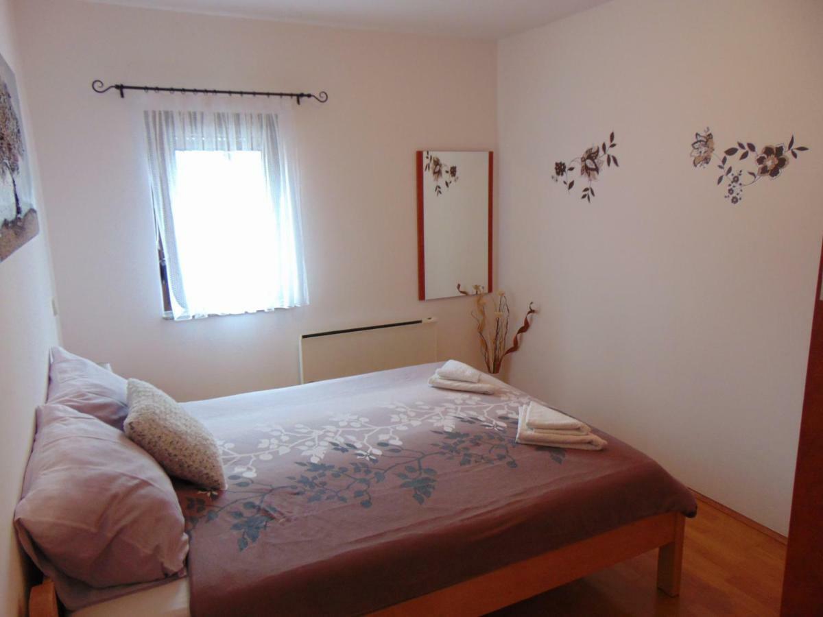 Apartment Mia Malinska Luaran gambar