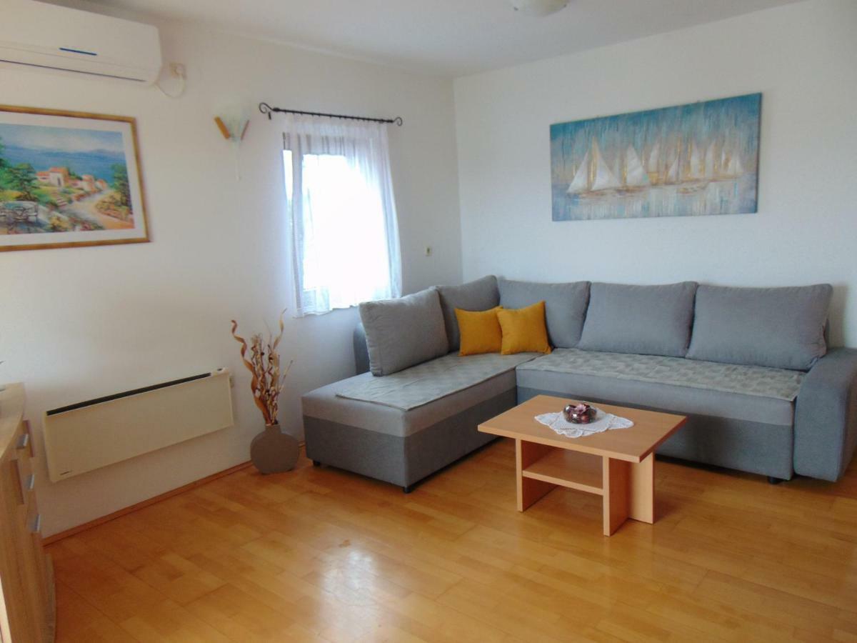 Apartment Mia Malinska Luaran gambar
