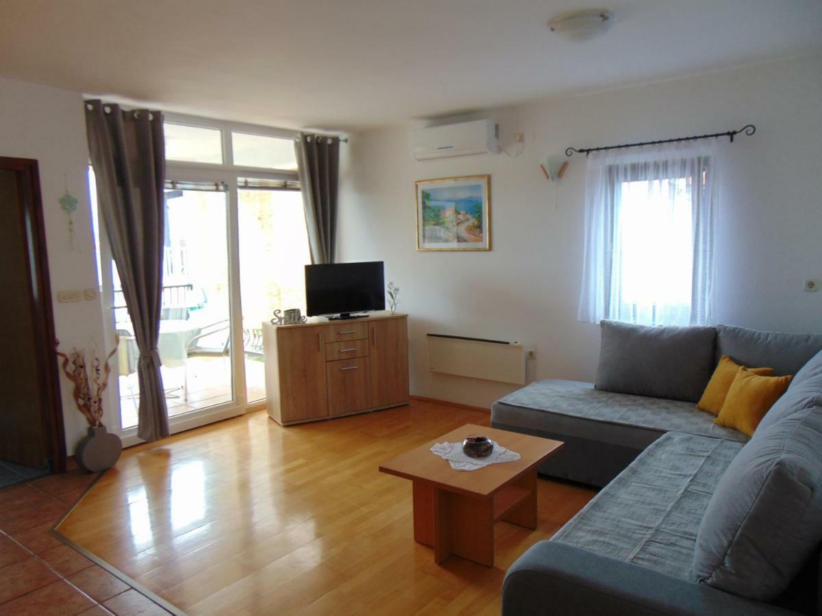 Apartment Mia Malinska Luaran gambar